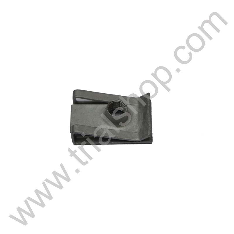 PIASTRINA FILETTATA M5 -B4-